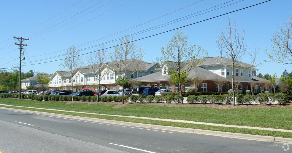 2304-2402 S Miami Blvd, Durham, NC for rent - Building Photo - Image 1 of 9