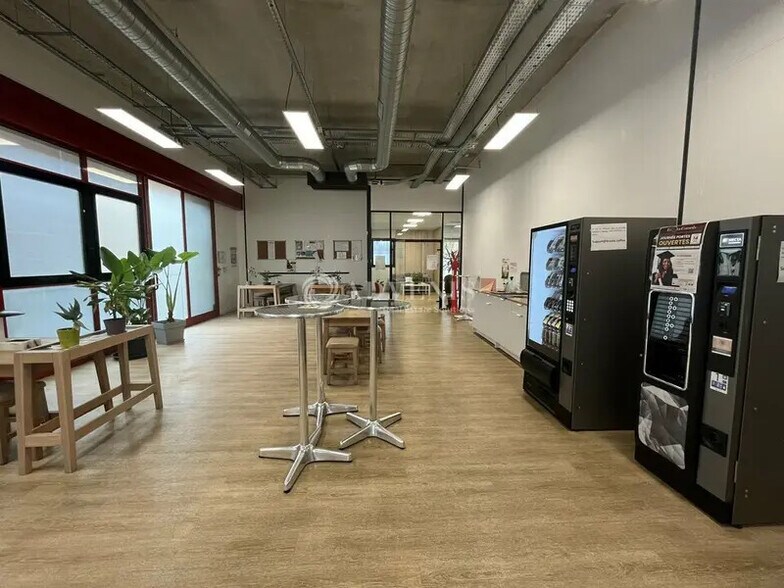 Office in Villepinte to rent - Interior Photo - Image 2 of 10