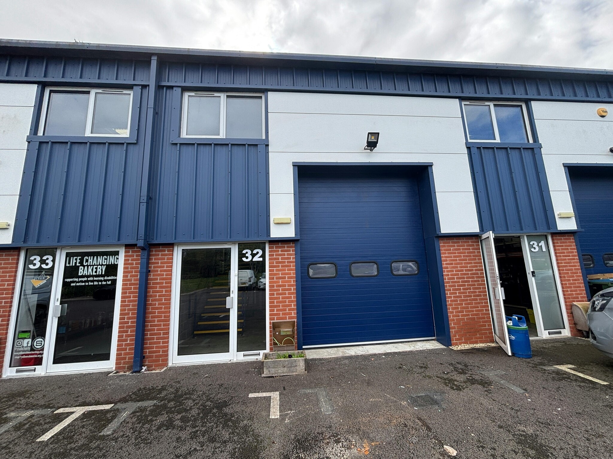 Richard Jones Rd, Minster Lovell to rent Building Photo- Image 1 of 3