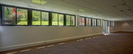 Office in Les Ulis to rent Interior Photo- Image 1 of 44