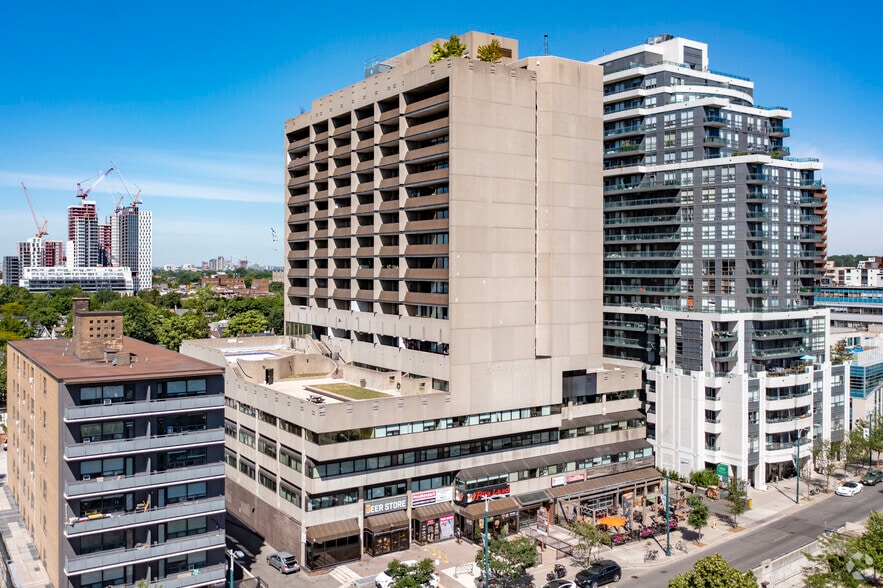 720 Spadina Ave, Toronto, ON for rent - Primary Photo - Image 1 of 6