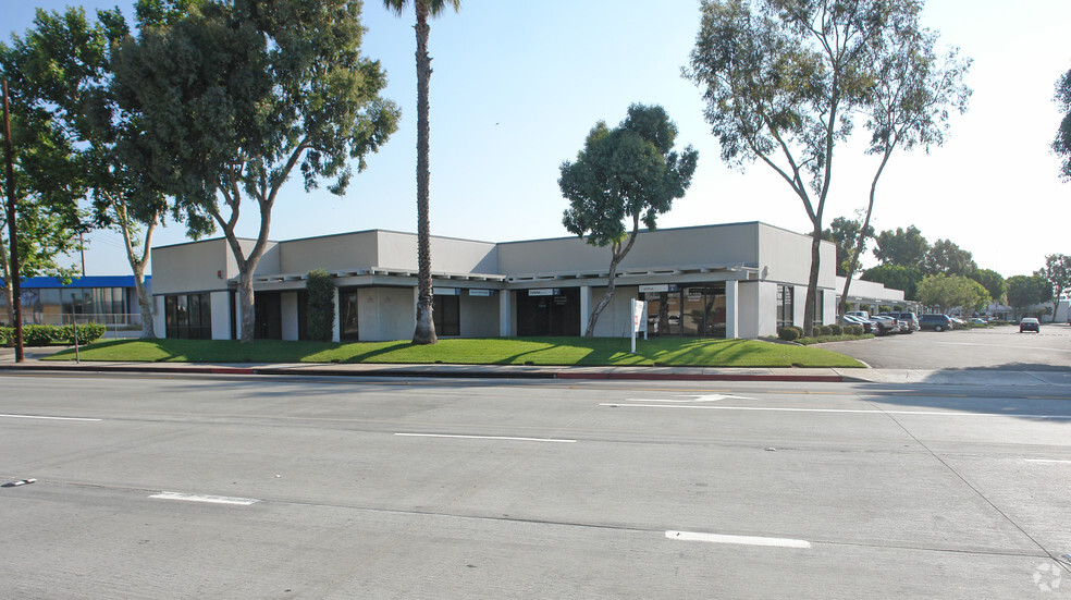 7801-7807 Telegraph Rd, Montebello, CA for rent - Building Photo - Image 3 of 4