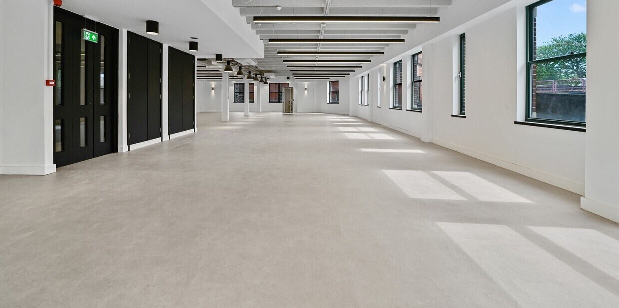 Lowlands Rd, Harrow to rent Interior Photo- Image 1 of 3