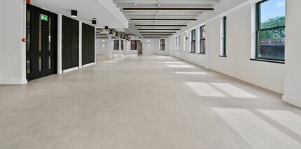 Lowlands Rd, Harrow to rent Interior Photo- Image 1 of 3