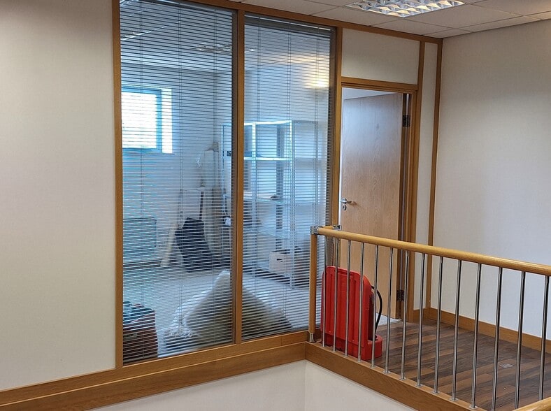 4-8 Coln Park, Andoversford to rent - Interior Photo - Image 2 of 3