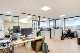 1 Rue Royale, Saint-Cloud to rent Building Photo- Image 2 of 12