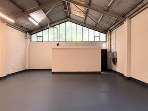 1-15 Dixon Pl, East Kilbride to rent Interior Photo- Image 1 of 5