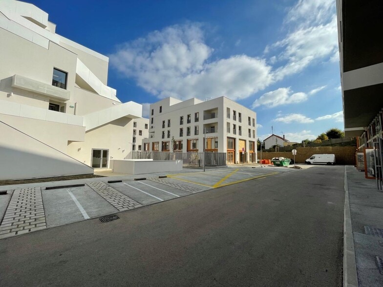 Light Industrial in Vitry-sur-Seine to rent - Building Photo - Image 1 of 4