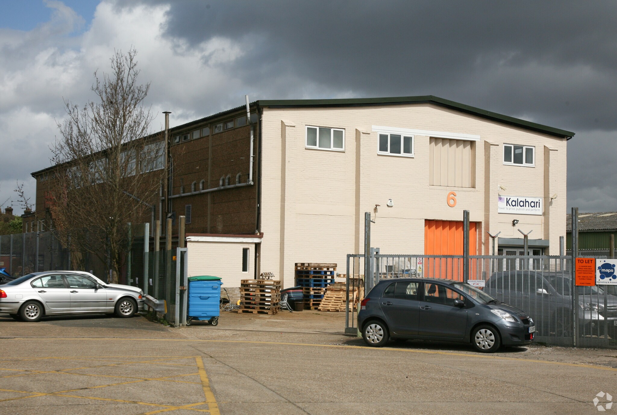 6 Manor Way, Woking for sale Primary Photo- Image 1 of 1