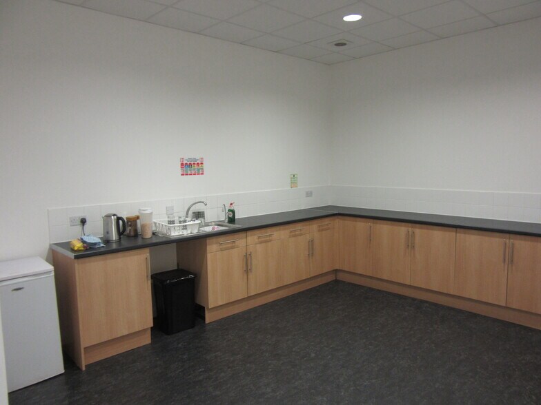 1346 Shettleston Rd, Glasgow to rent - Building Photo - Image 3 of 6