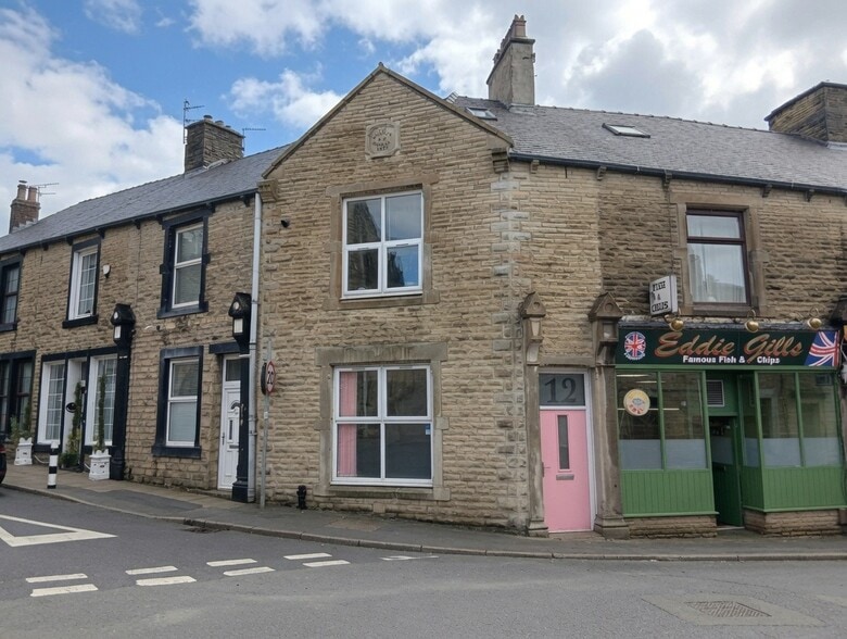 12 Moor Ln, Burnley to rent - Building Photo - Image 1 of 1