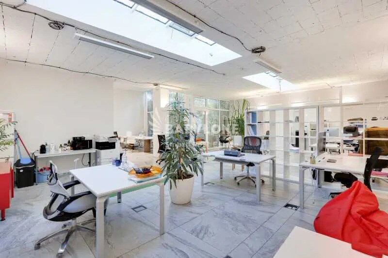 Office in Levallois-Perret to rent - Building Photo - Image 3 of 11