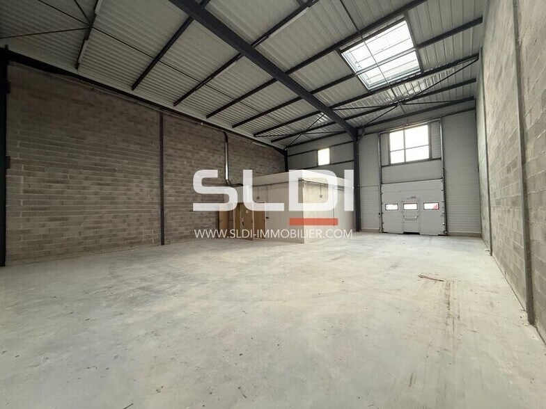 14 Rue Des Sablières, Saint-Quentin-Fallavier to rent - Building Photo - Image 1 of 8