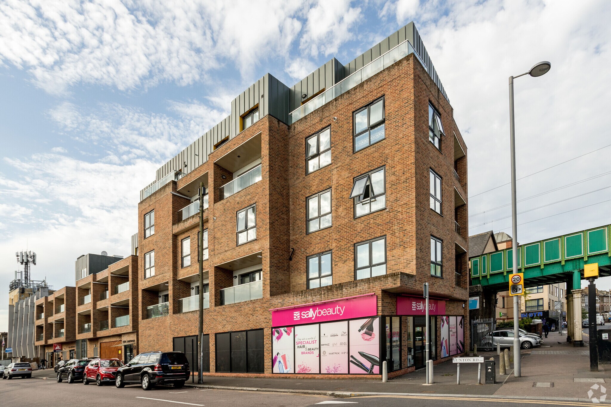 588 Lea Bridge Rd, London for sale Primary Photo- Image 1 of 1