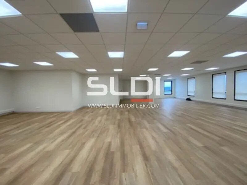 Office in Genas to rent Interior Photo- Image 1 of 7