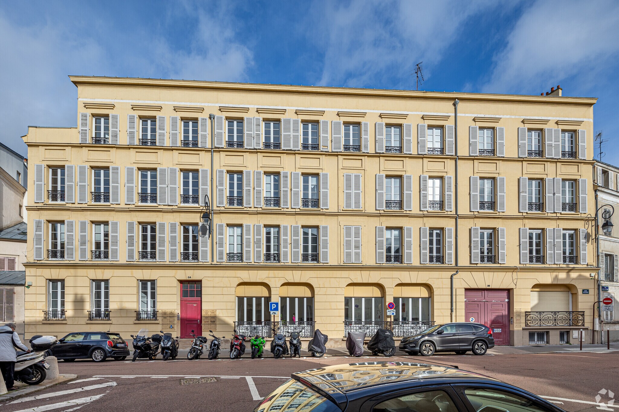 3 Rue Pétigny, Versailles to rent Primary Photo- Image 1 of 23