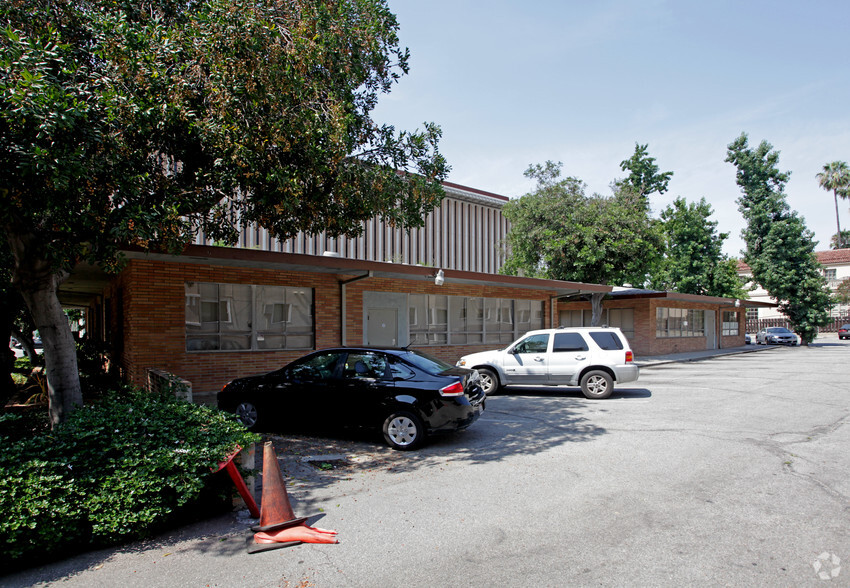 333 E Walnut St, Pasadena, CA for rent - Building Photo - Image 2 of 9