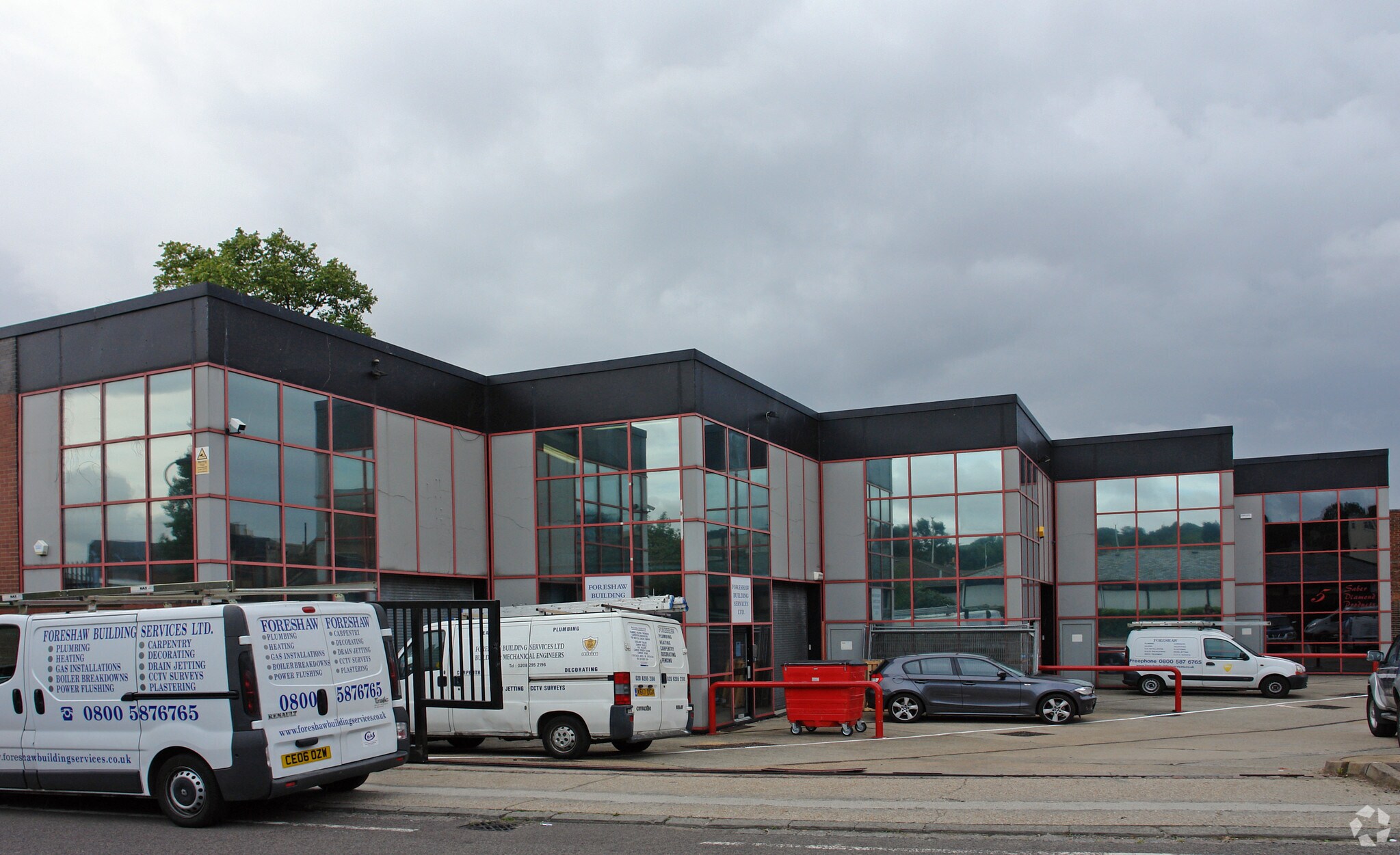 Willow Way, London for sale Primary Photo- Image 1 of 1