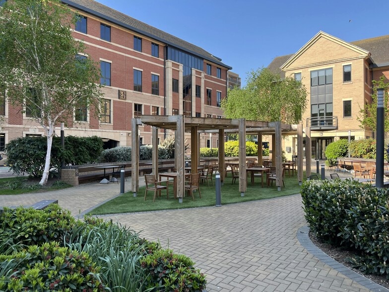 3 Victoria Rd, Leeds to rent - Building Photo - Image 3 of 28