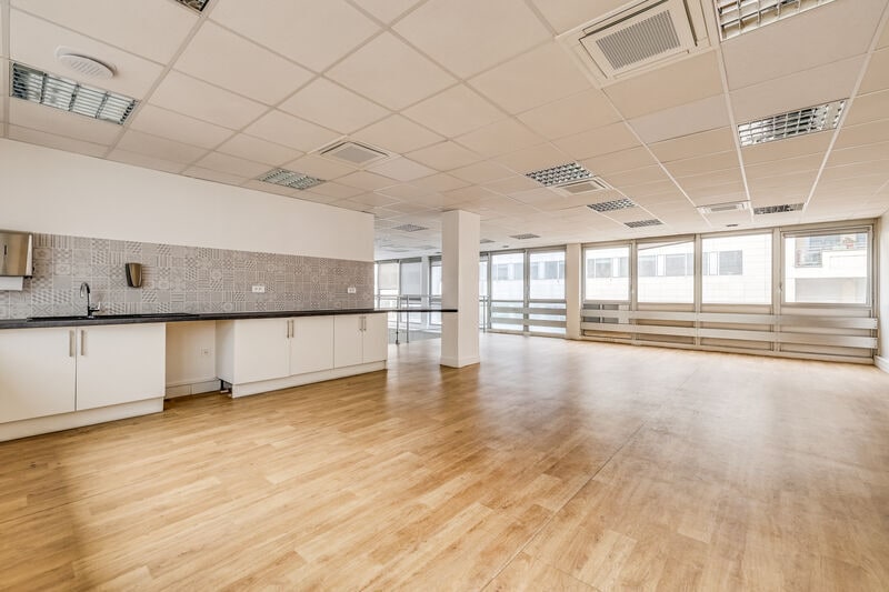Office in Levallois-Perret to rent - Interior Photo - Image 2 of 13