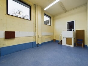 3 Lyonsdown Rd, Barnet to rent Interior Photo- Image 2 of 4