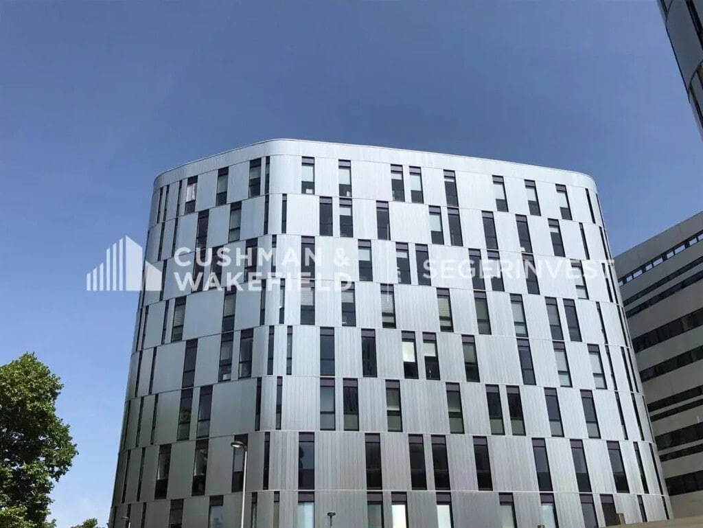 Location Bureaux 258 m² - Photo 1