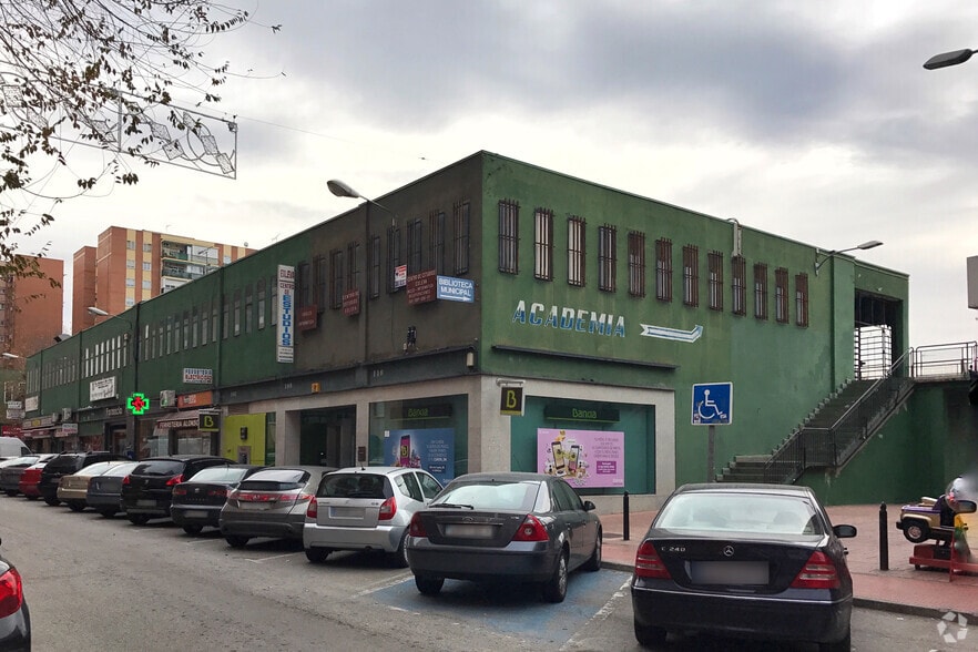 Calle Entrepeñas, 4, Alcalá de Henares, Madrid for sale - Building Photo - Image 2 of 4