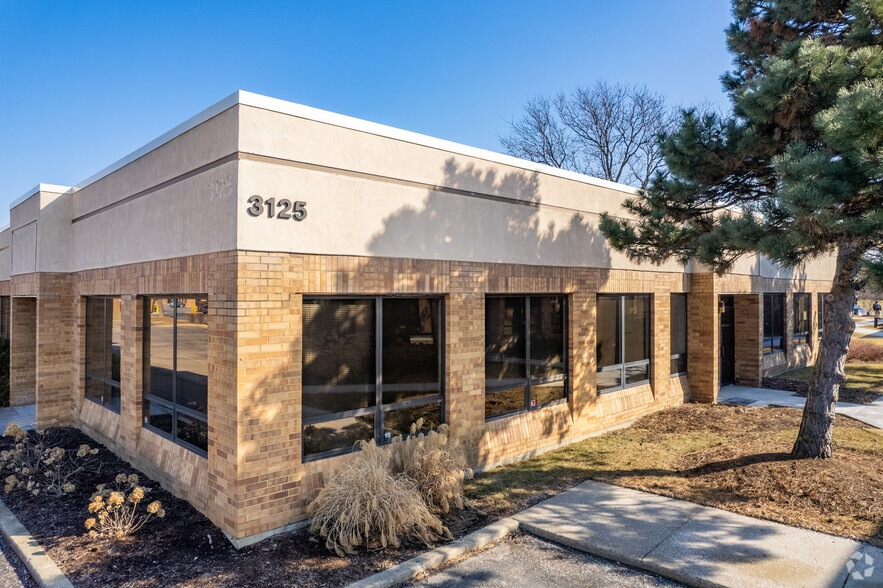 3115 N Wilke Rd, Arlington Heights, IL for rent - Building Photo - Image 3 of 17