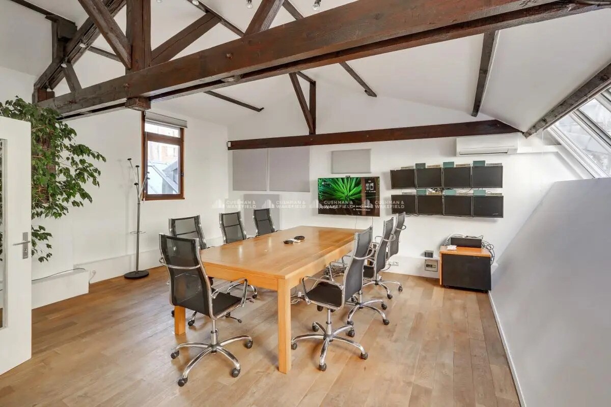 Office in Levallois-Perret to rent Building Photo- Image 1 of 13