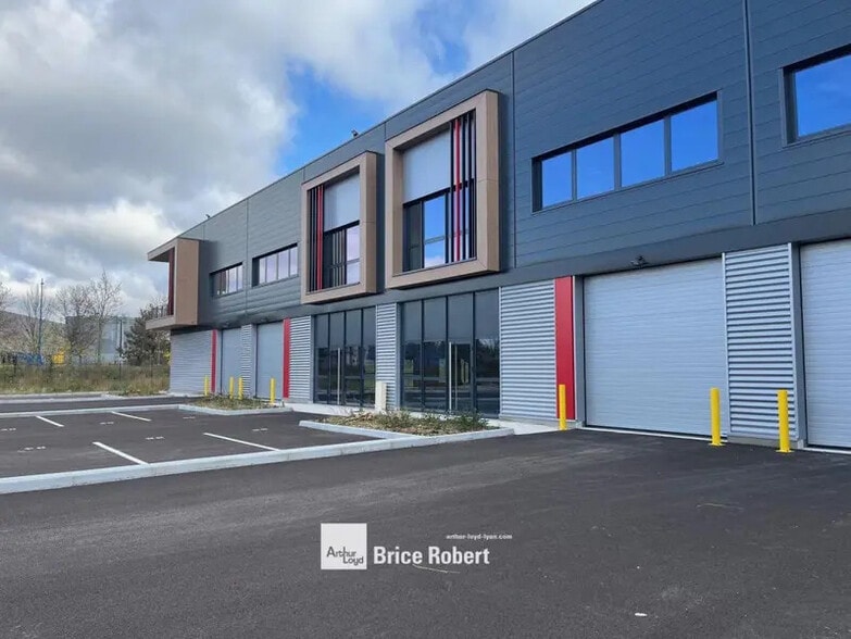 4 Impasse Joséphine Baker, Saint-Laurent-de-Mure to rent - Building Photo - Image 1 of 12