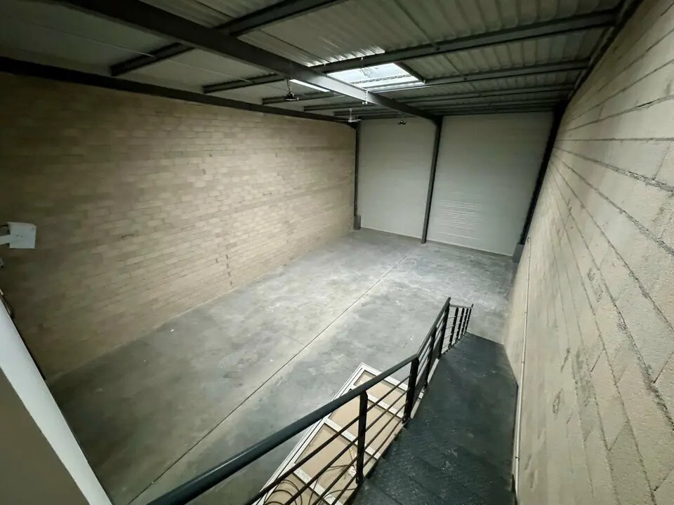 Light Industrial in Aulnay-sous-Bois to rent Interior Photo- Image 1 of 11