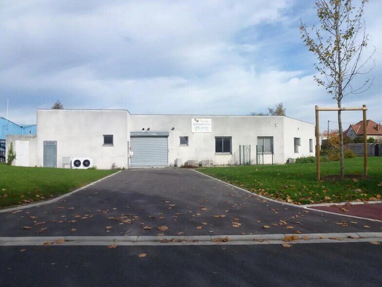 Light Industrial in Bondoufle for sale - Building Photo - Image 1 of 8