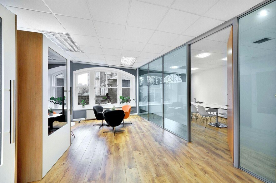 14 Links Pl, Edinburgh to rent - Interior Photo - Image 2 of 7