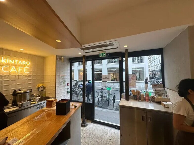 Retail in Paris to rent - Interior Photo - Image 2 of 5