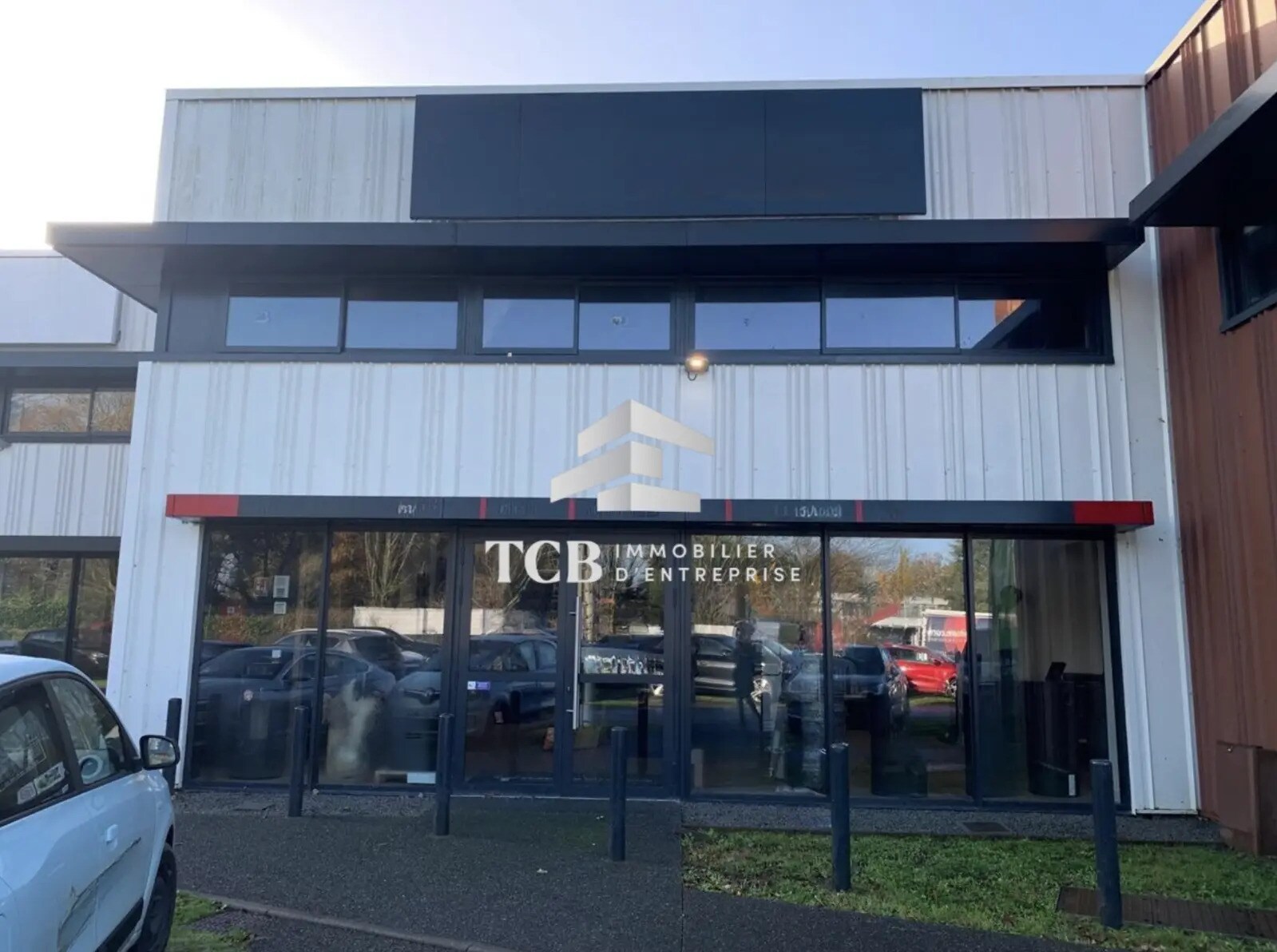 Light Industrial in Carquefou to rent Building Photo- Image 1 of 7