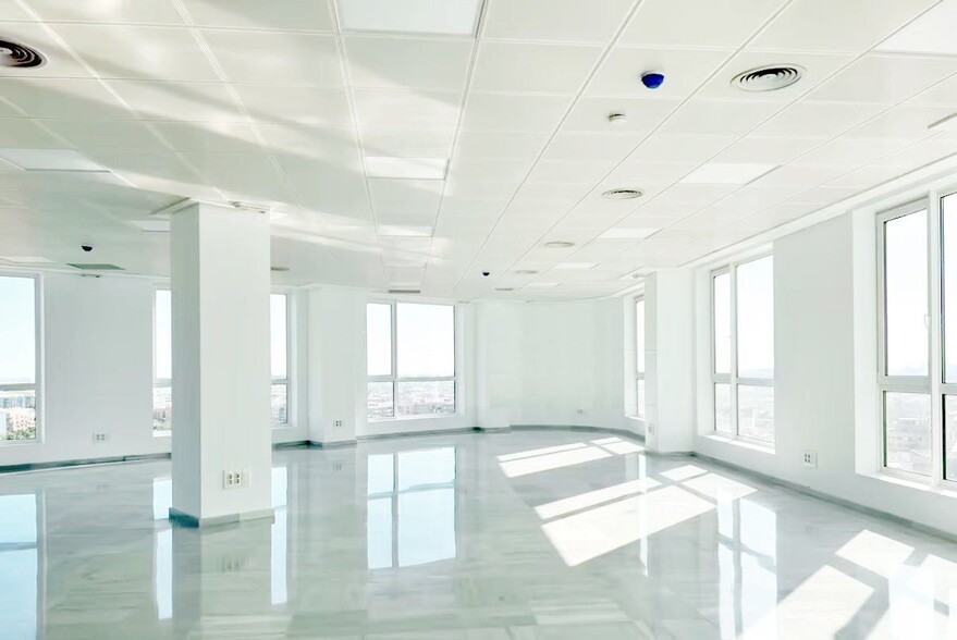 Office in València, Valencia to rent - Building Photo - Image 3 of 7