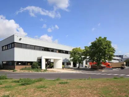 Industrial in Gonesse to rent Building Photo- Image 1 of 19