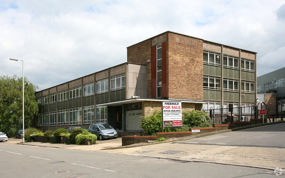 Cranborne Rd, Potters Bar EN6 3JN Knuway House UK