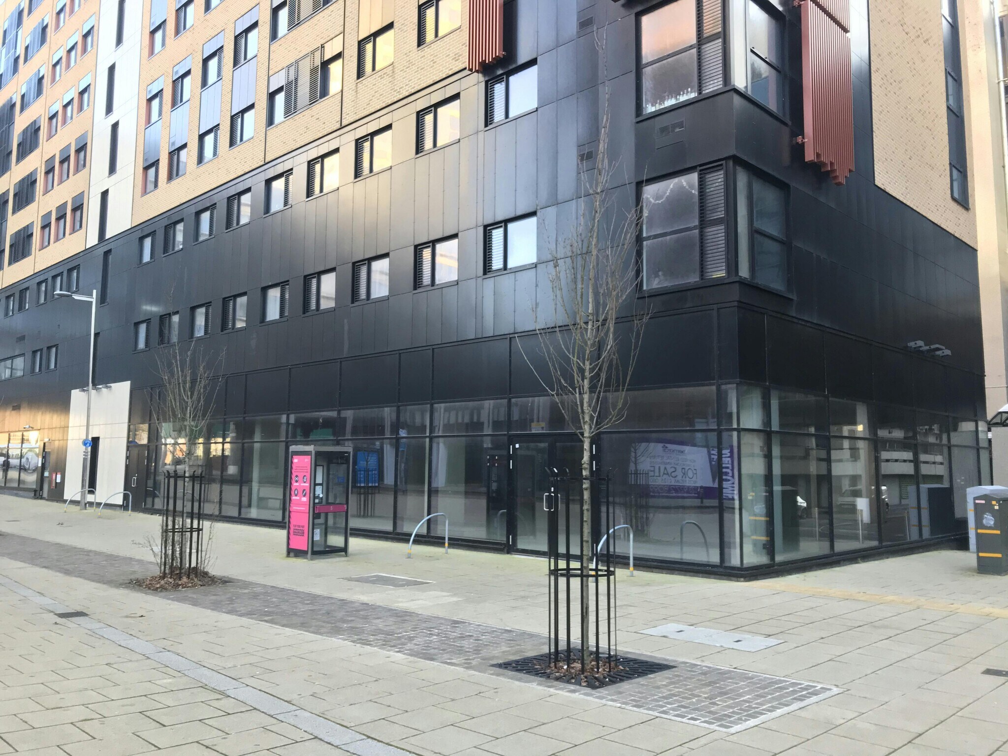 32 Isambard Brunel Rd, Portsmouth to rent Building Photo- Image 1 of 17