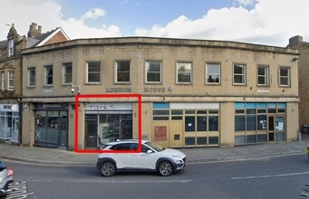 3 Market Sq, Crewkerne to rent Building Photo- Image 1 of 2