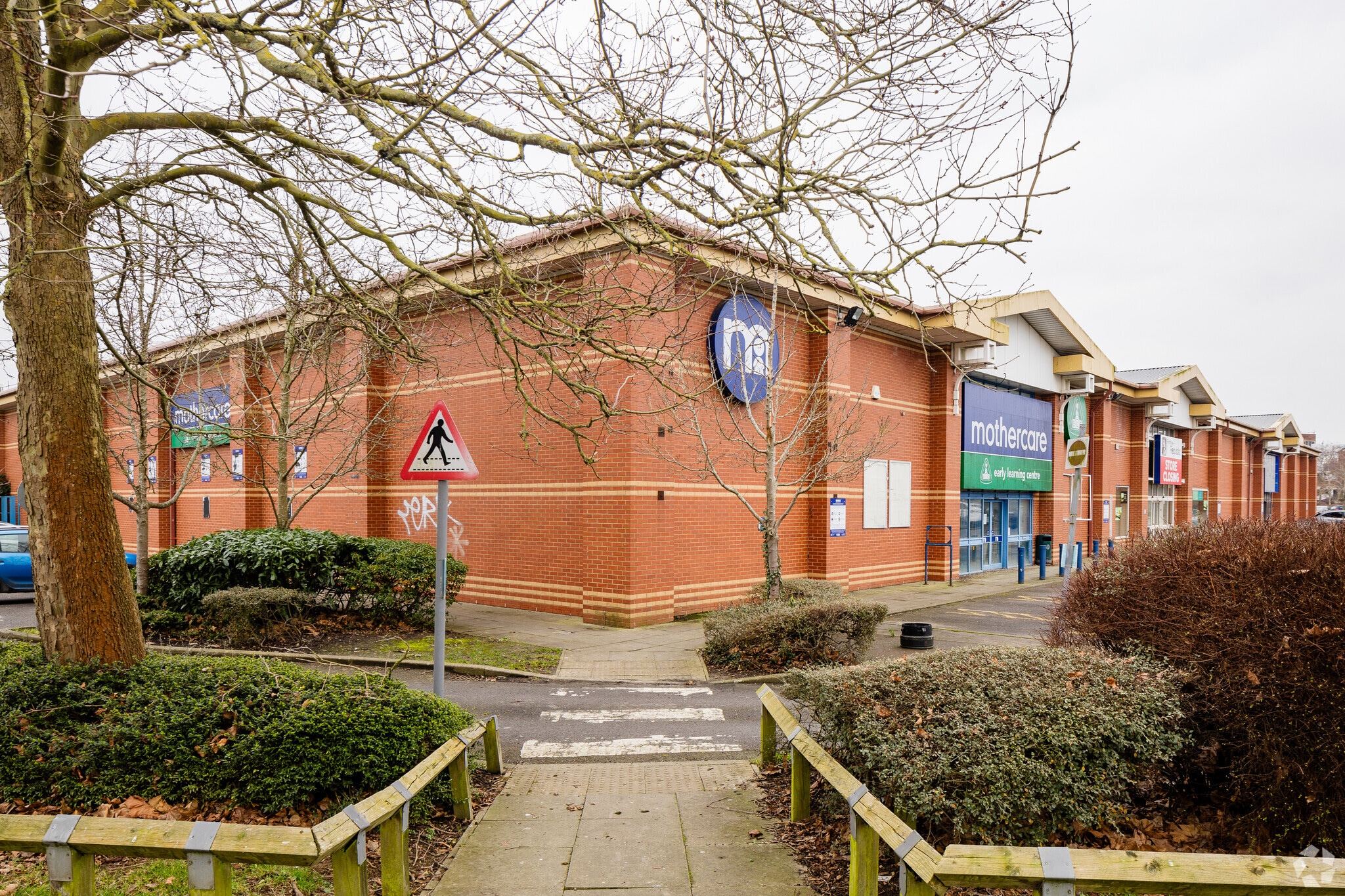 Vale Park Dr, Aylesbury for sale Primary Photo- Image 1 of 1