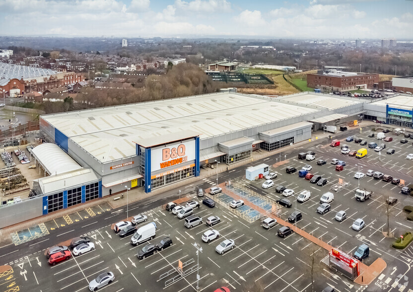 Cheetham Hill Rd, Manchester for rent - Aerial - Image 2 of 7