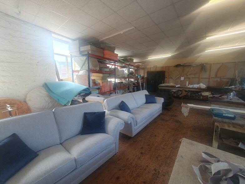 Huddersfield Rd, Holmfirth to rent - Interior Photo - Image 3 of 3