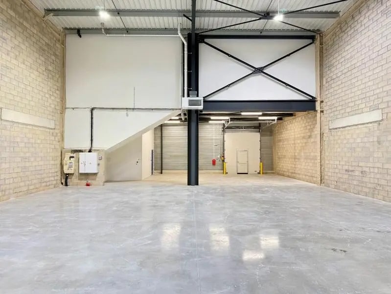 8 Rue Denis Papin, Trappes to rent Building Photo- Image 1 of 4