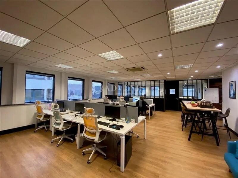Office in Bry-sur-Marne to rent Building Photo- Image 1 of 7