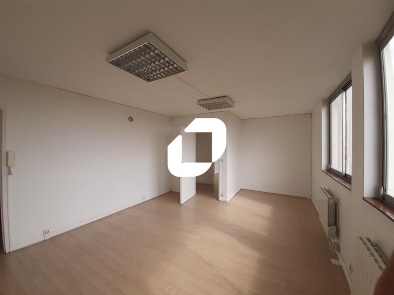 Office in Saint-Maur-des-Fossés to rent - Interior Photo - Image 1 of 7