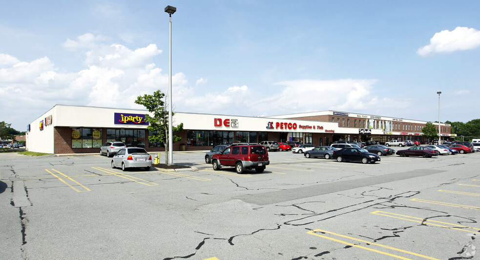 220 Maine Mall Rd, South Portland, ME for sale - Primary Photo - Image 1 of 1