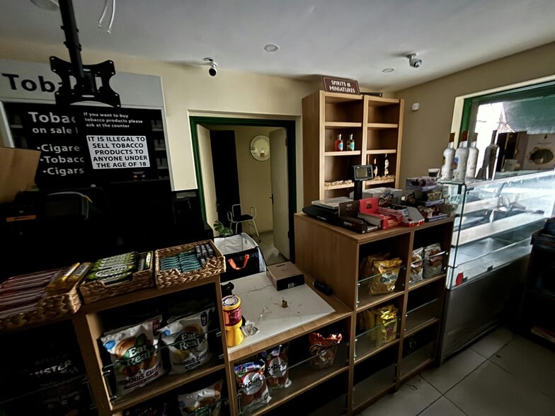 345 Scott Ellis Gdns, London to rent - Building Photo - Image 3 of 3