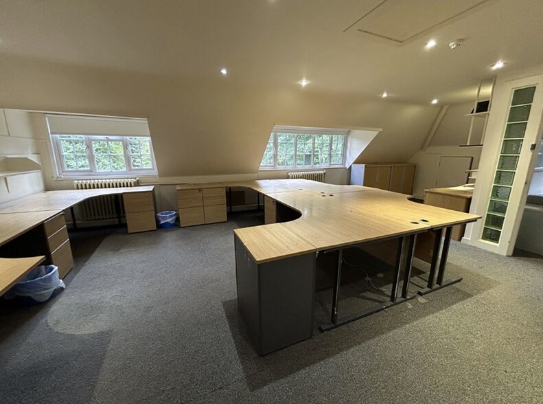 Radlett Village Institute, Watling St, Radlett to rent - Interior Photo - Image 2 of 3