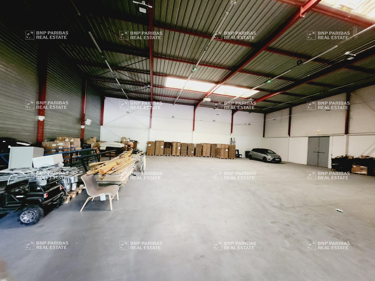 Light Industrial in Créteil to rent Interior Photo- Image 1 of 10